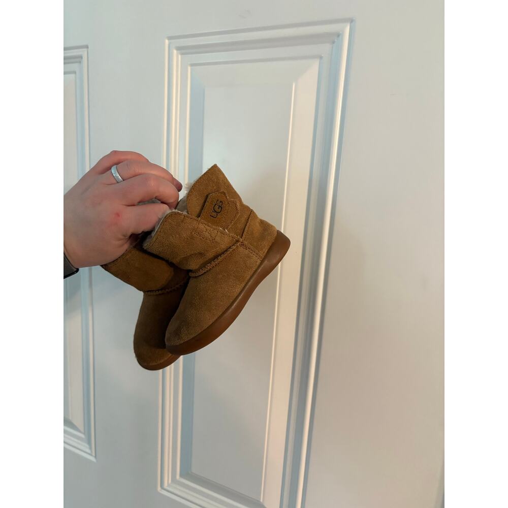 UGG Kids Keelan II boots in chestnut size 6 - Picture 2 of 5